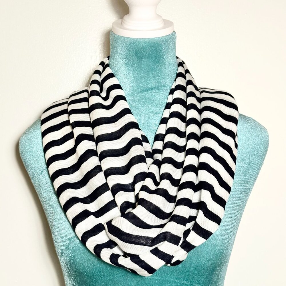 NWOT KATE SPADE NEW YORK Women's black and white striped scarf and shawl - Picture 6 of 10